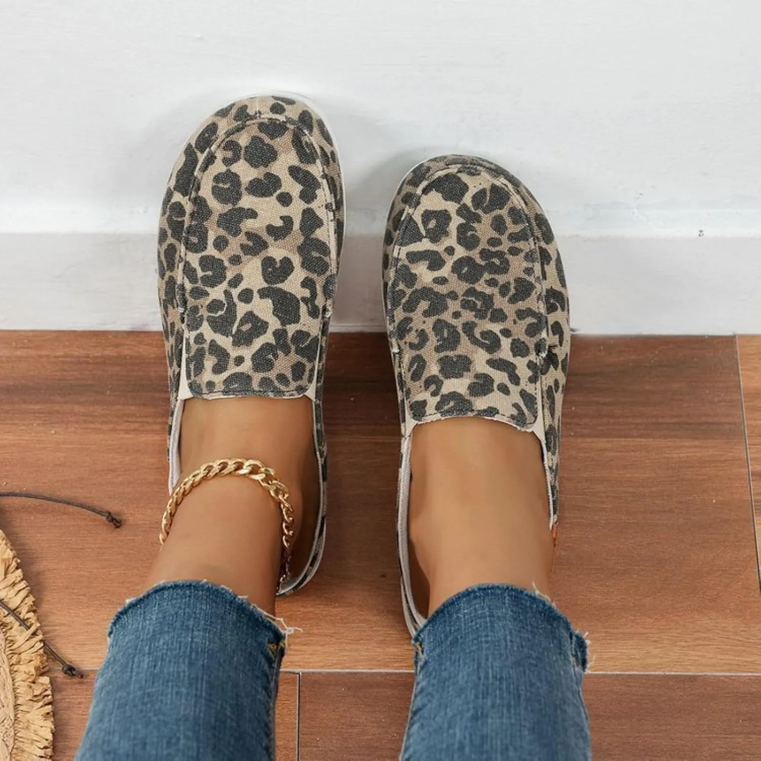 Cow Print Canvas Shoes for Women Closed Toe Slip On Flat Slippers Casual Comfortable Wide Width Print Sandals Breathable Lightweight Walking Mule Sneaker Loafer Going Out Outdoor Sports Loafers