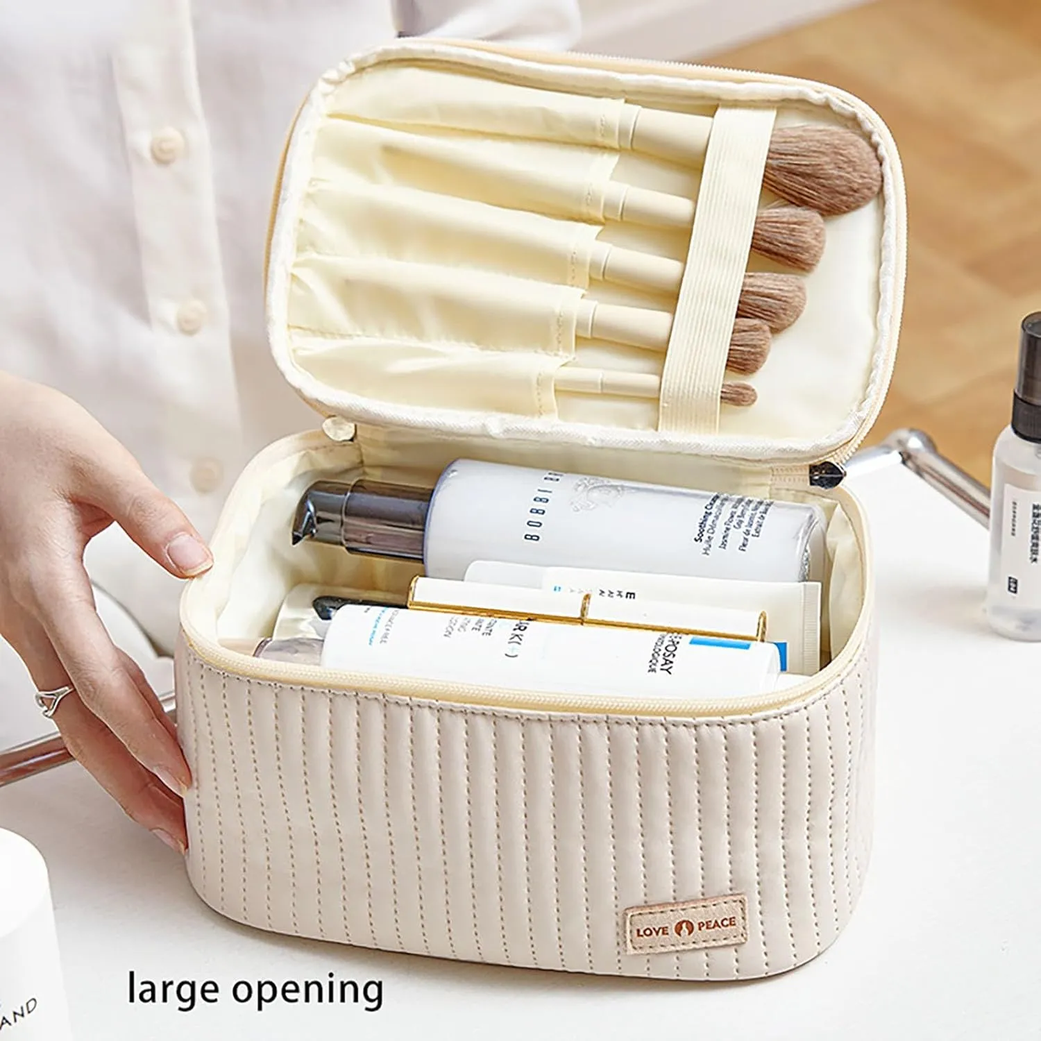Quilted Makeup Bag with Zipper 8.4 * 5.4 Inch Pu Leather Waterproof Portable Pouch Open Flat Hanging Toiletry Bag for Women Large Cosmetic Bags for Wife Girlfriend Valentines Day Gifts